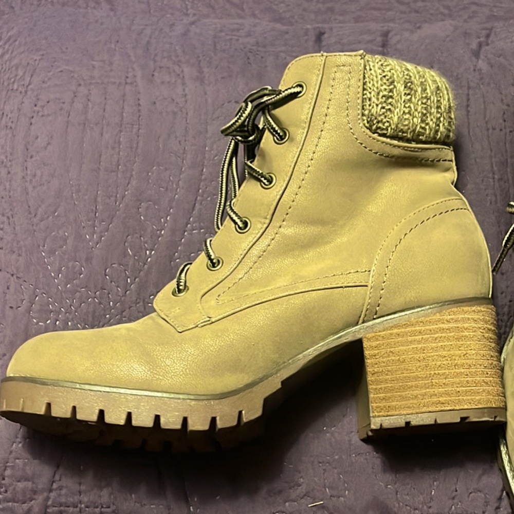 MIA Caelyn Booties in Taupe Size 10